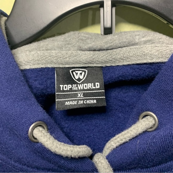 UCONN hoodie - Picture 6 of 6